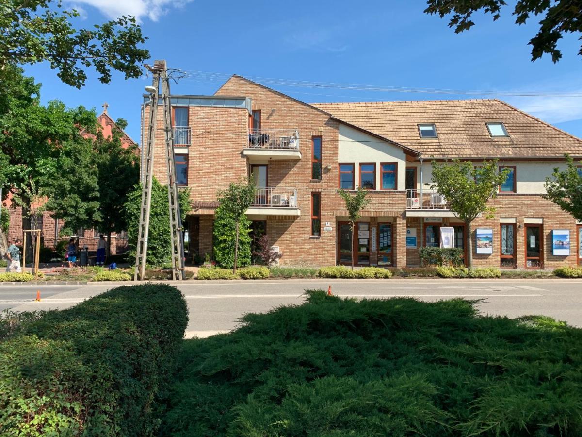 Robinson Szigete Apartment Balatonfured Exterior photo